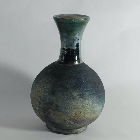 Stunning Small Raku Fired Emerald Green Glazed Studio Pottery Vase - Signed - Picture 11 of 15